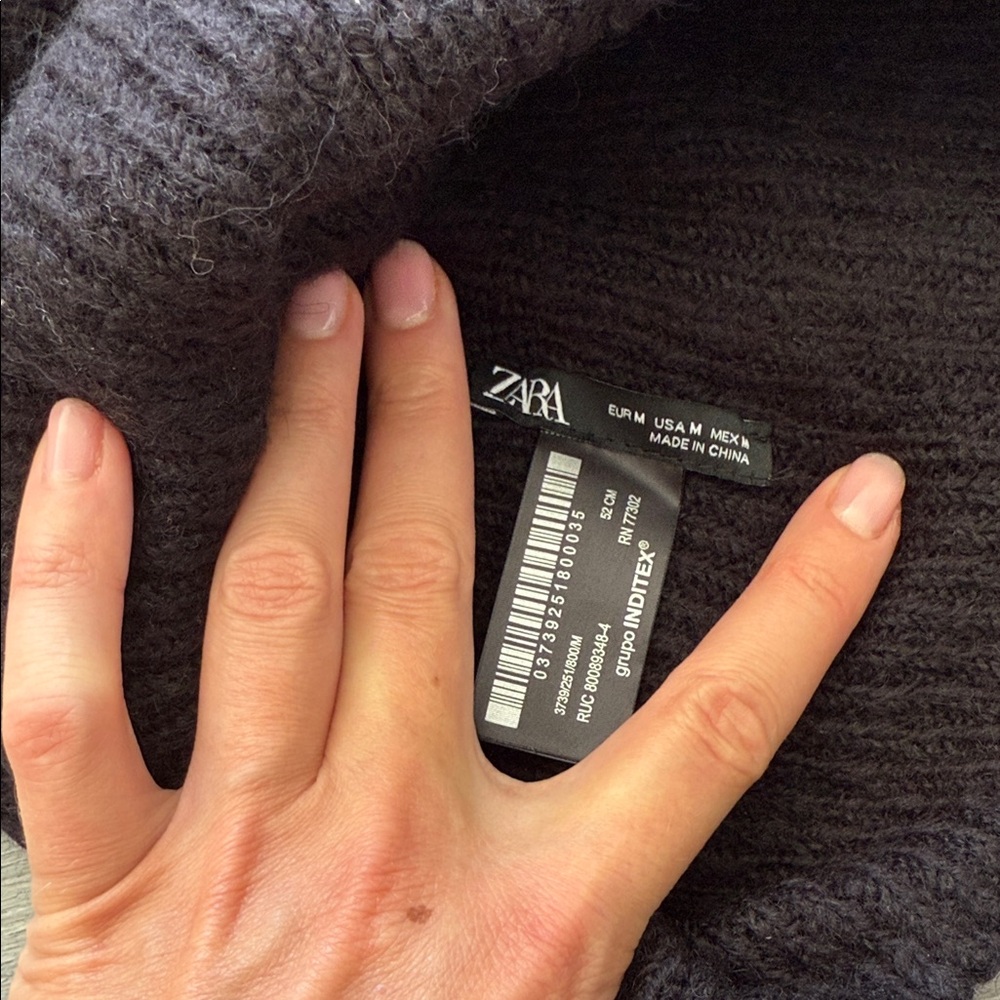 Zara Black Ribbed Knit Beanie - Picture 2 of 5